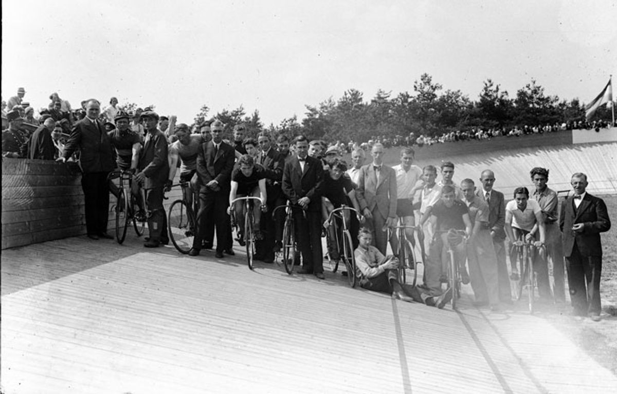Opening wielerbaan, Boxtel 1935 (foto: Fotopersbureau Het Zuiden, collectie BHIC 1901-000151)