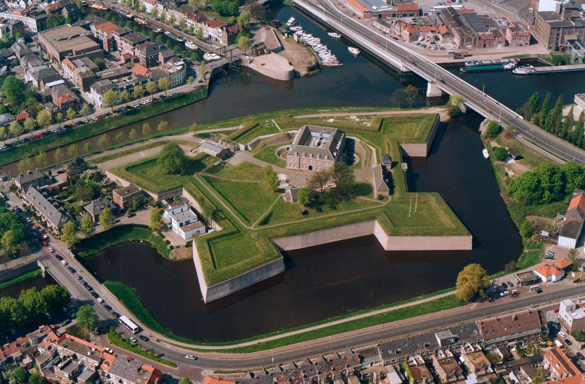 Luchtfoto van de Citadel in 's-Hertogenbosch, waar het BHIC gevestigd is