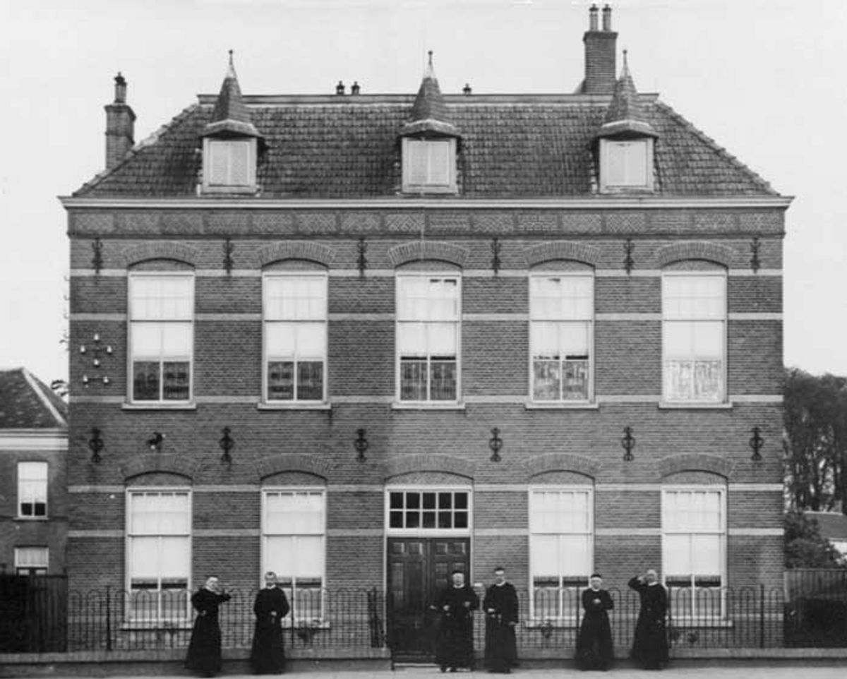 Het Fraterhuis (collectie J. Smits)