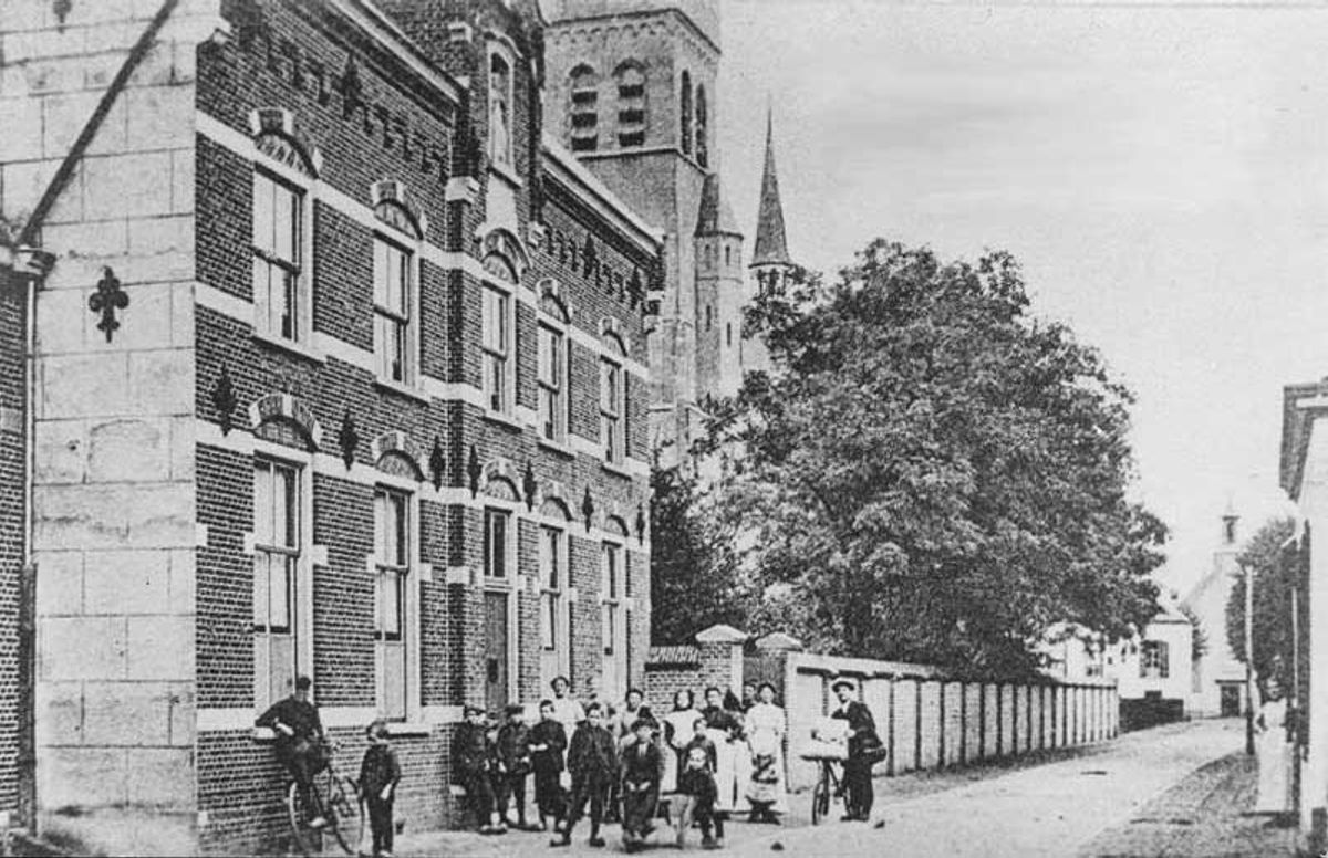 Het Thomasklooster aan de Markstraat in 1915