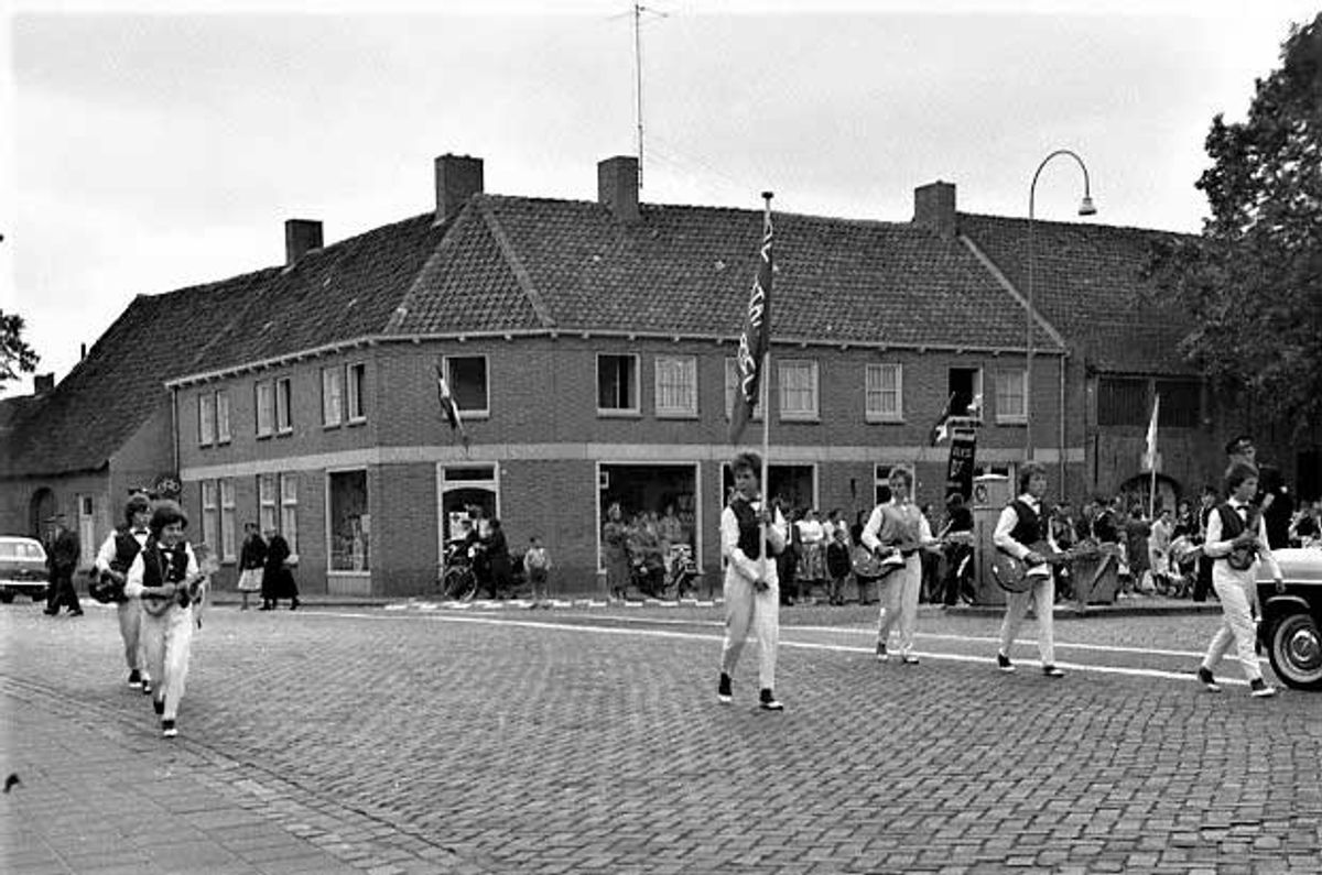 Muzikale wandeling; hoek Kerkstraat - Sint-Janstraat - Marktstraat