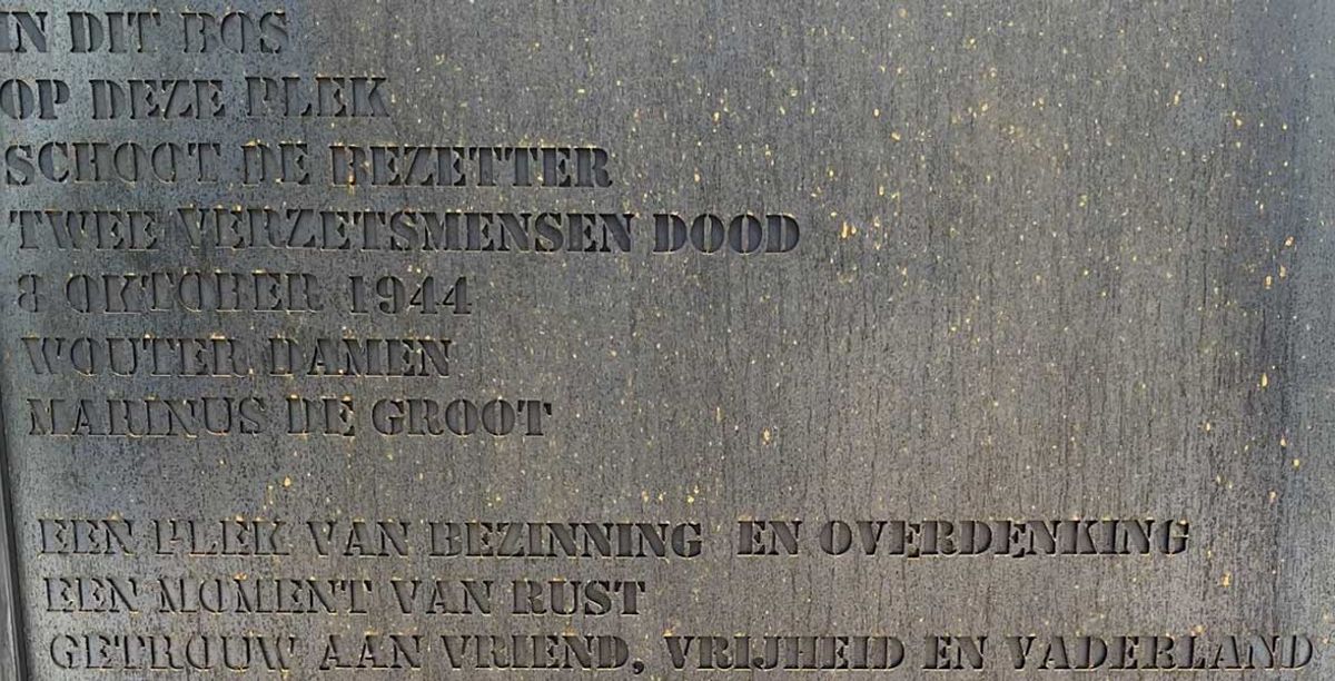 De tekst op het verzetsmonument bij Zuidgeest (voormalige gem. Woensdrecht, nu Bergen op Zoom). Foto: Willem Kruf