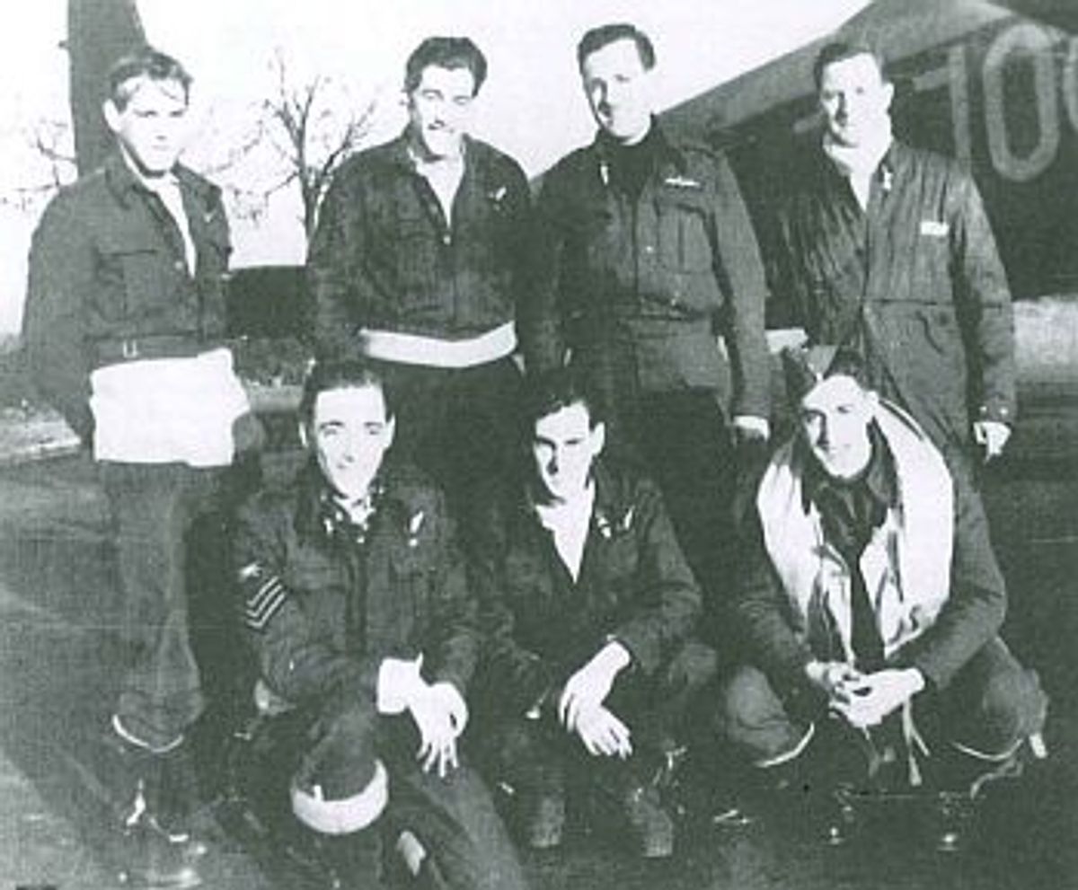 De bemanning van de DV-280. Foto uit het boek van Jan Ruijs.