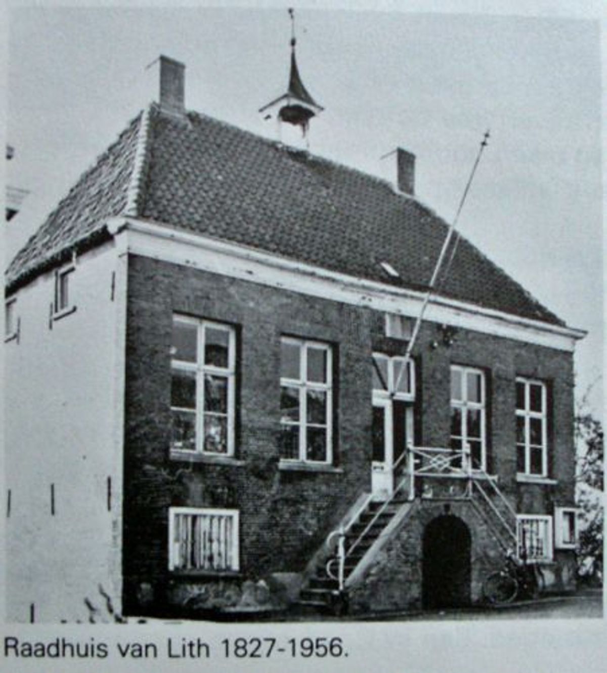 Het raadhuis te Lith