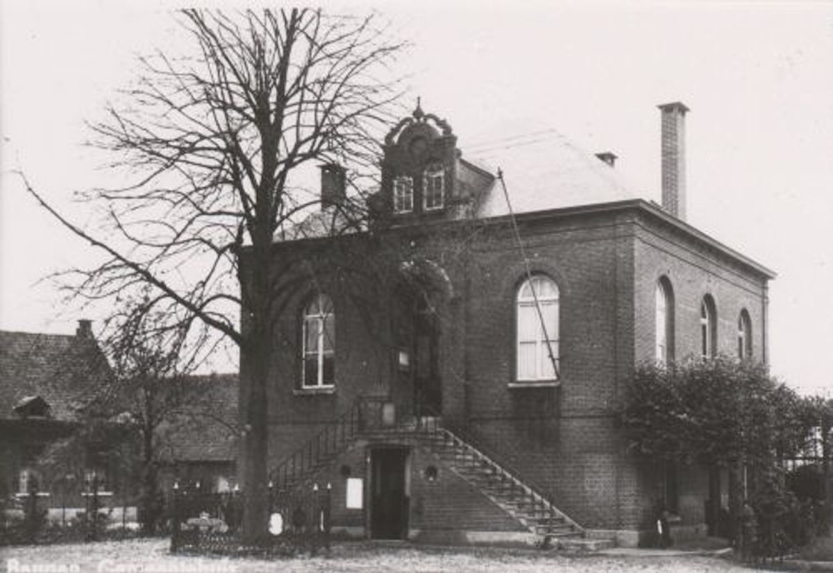 Het raadhuis te Beugen (ca. 1920-1930)