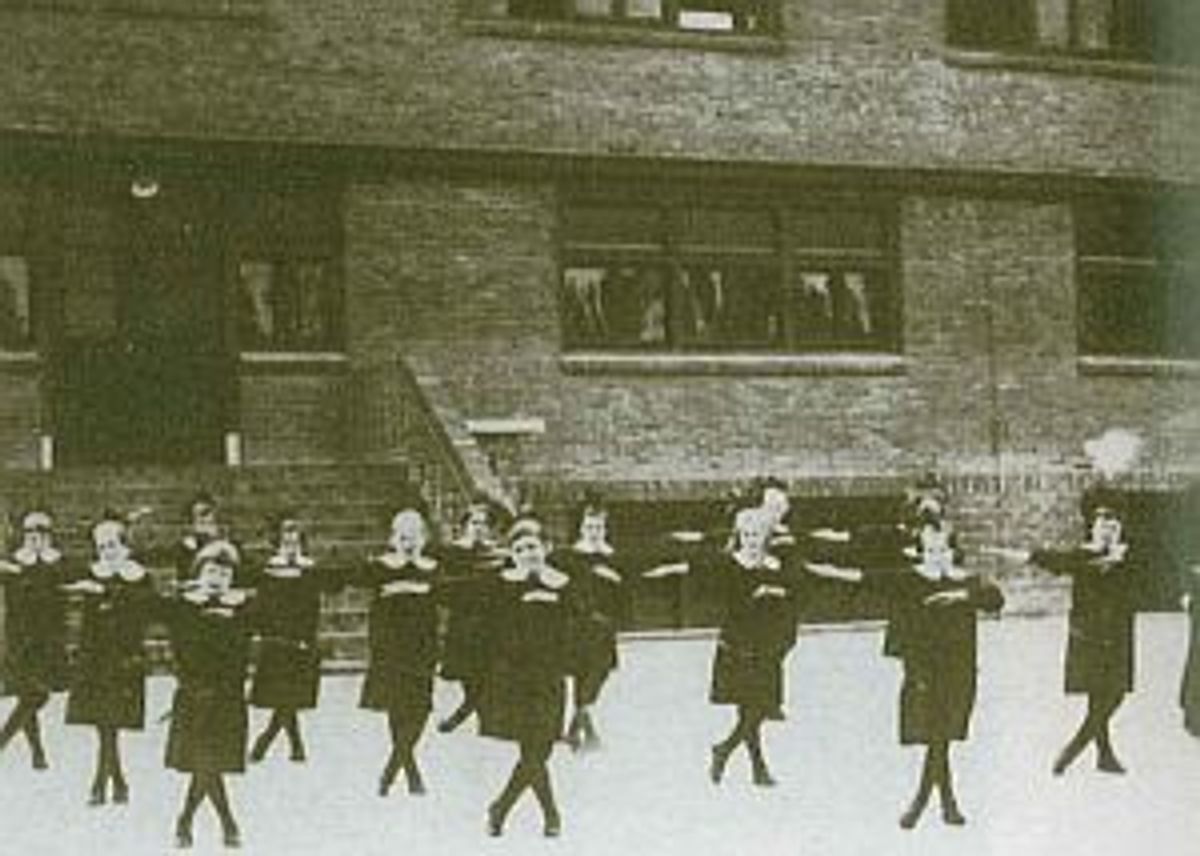 Ritmische gymnastiek voor leerlingen van Vincentius (Foto: Archief Zusters van de Choorstraat)