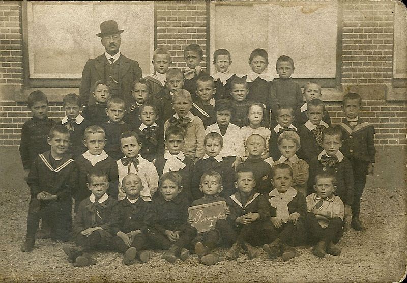 ravenstein, klas 1 rond 1912.jpg