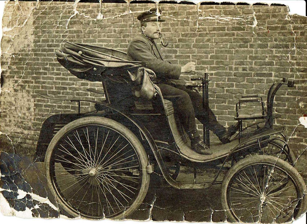 Frans Bogaers in zijn Benz Comfortable (collectie M. Wieberdink-Claassen)