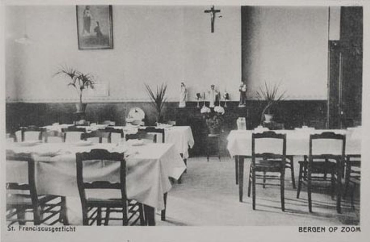 Huijbergen, Door de St. Franciscus Stichting - de Broeders van Huijbergen - werd een lagere- en een kweekschool geëxploiteerd (WBA, Foto Archief Bergen op Zoom, BOZ001022151)