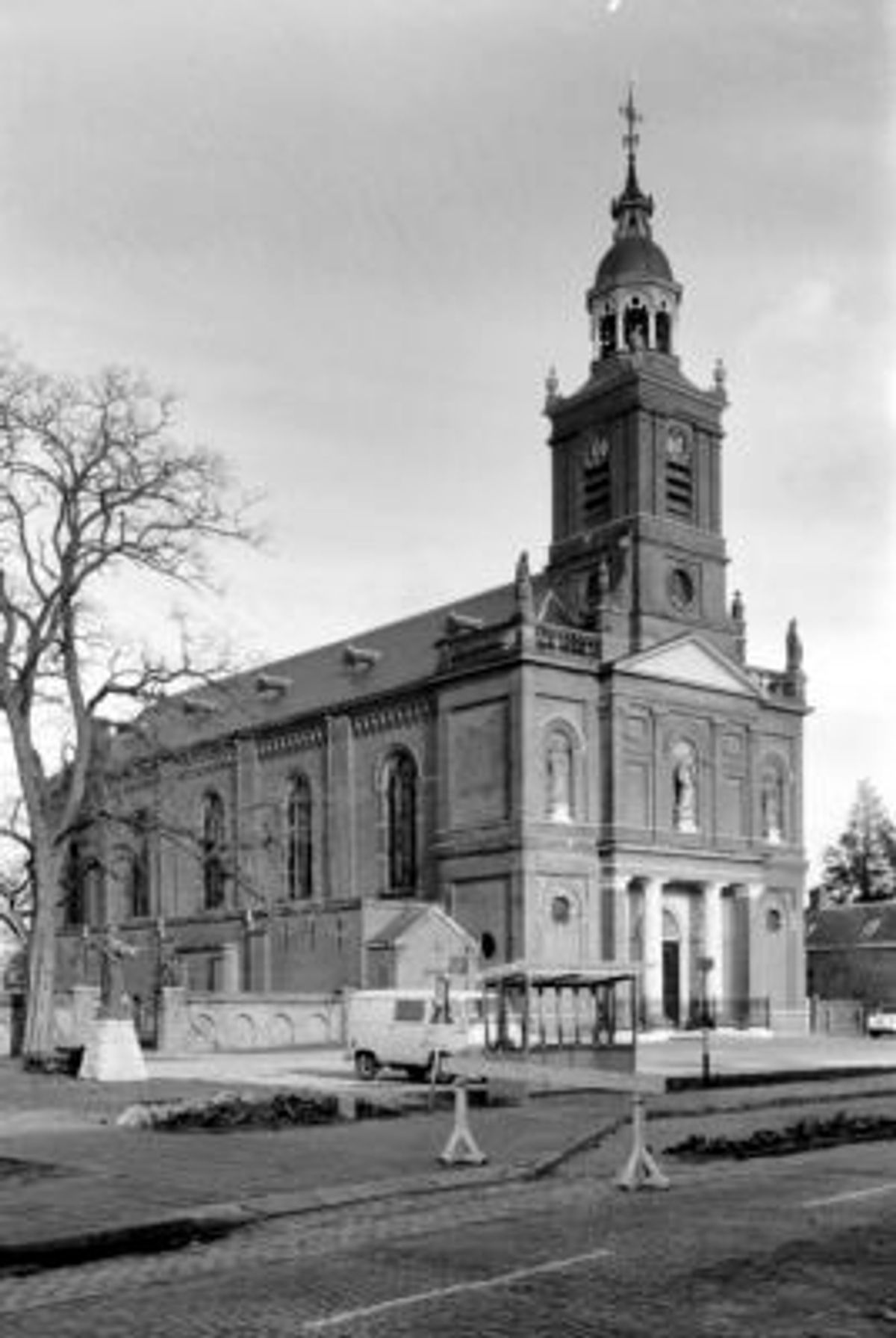O.L.V. Presentatiekerk in Aarle-Rixtel (Foto: G.J. Dukker, 1963. Bron: Collectie Rijksdienst Cultureel Erfgoed 81.387)