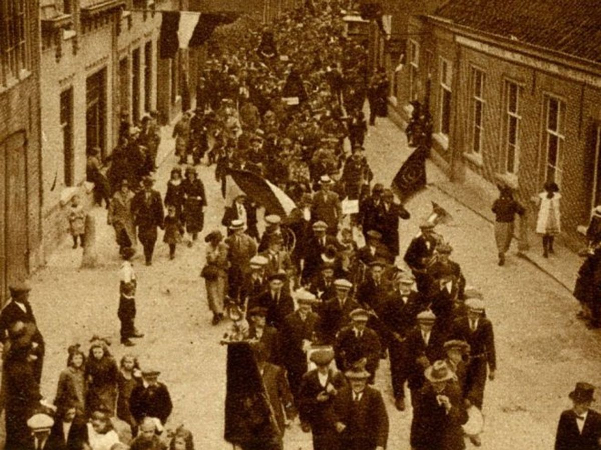 De optocht der deelnemende muziekgezelschappen