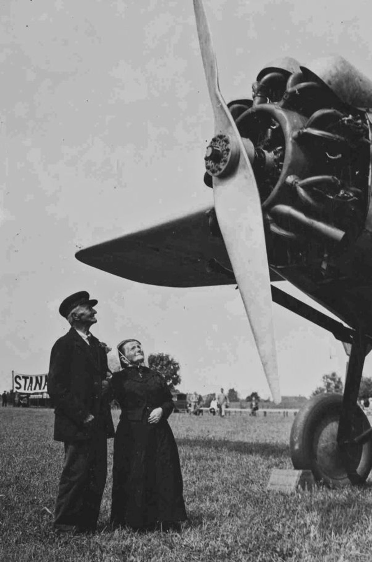 uit de Collectie van het Regionaal Archief Nijmegen. Bijschrift: Twee van de 20.000 in Keent.