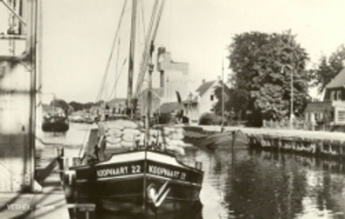 de Koopvaart 22 in de haven van Veghel