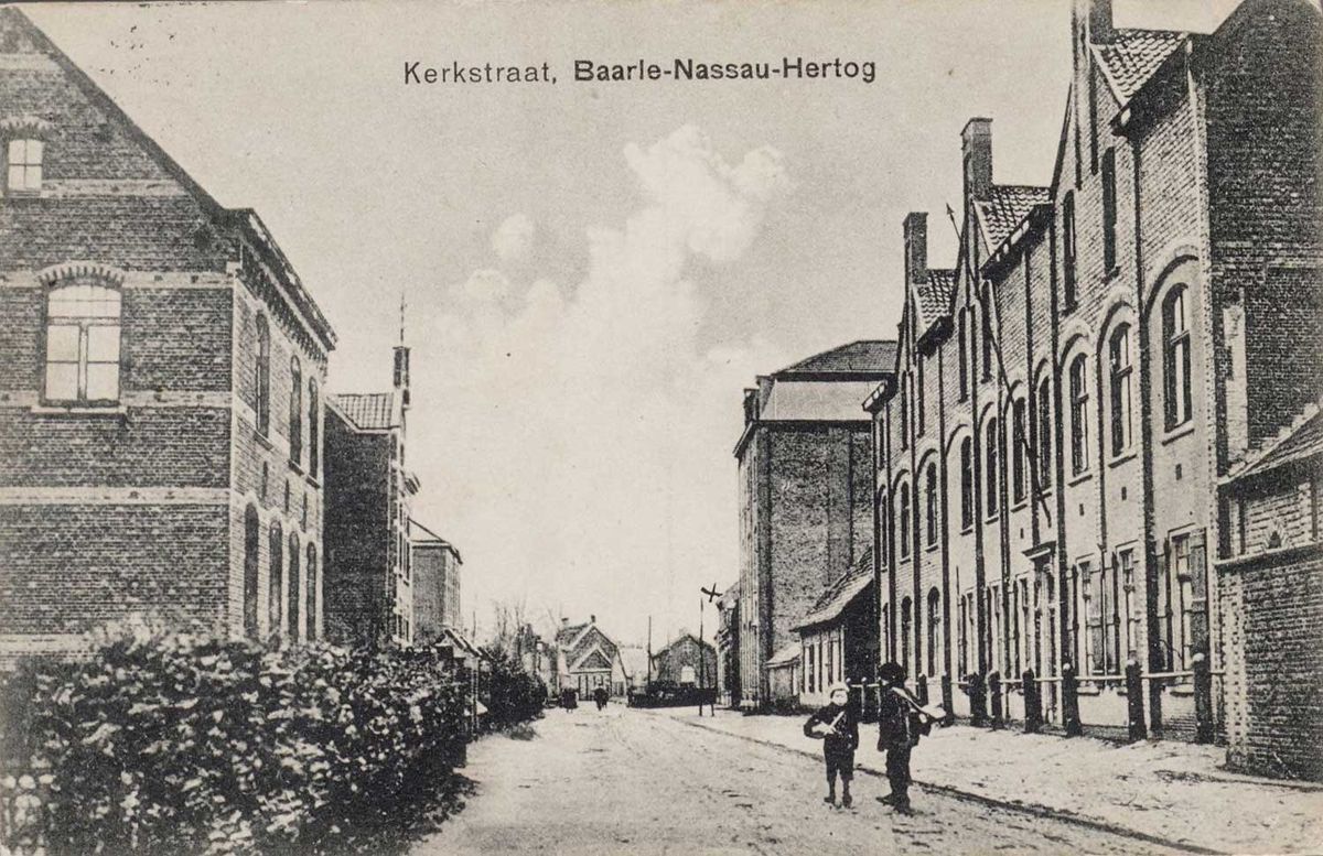 De Congregatie der Broeders van de Christelijke Scholen stichtte hier een klooster, normaalschool en juvinaat in 1910 voor de opleiding van broeders-onderwijzers, 1915 (065564, RAT)