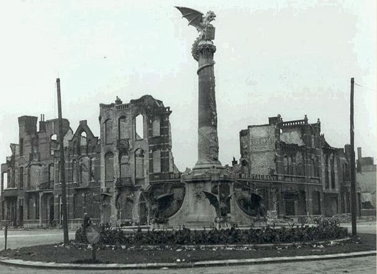 Den Bosch in puin, foto Stadsarchief Oss