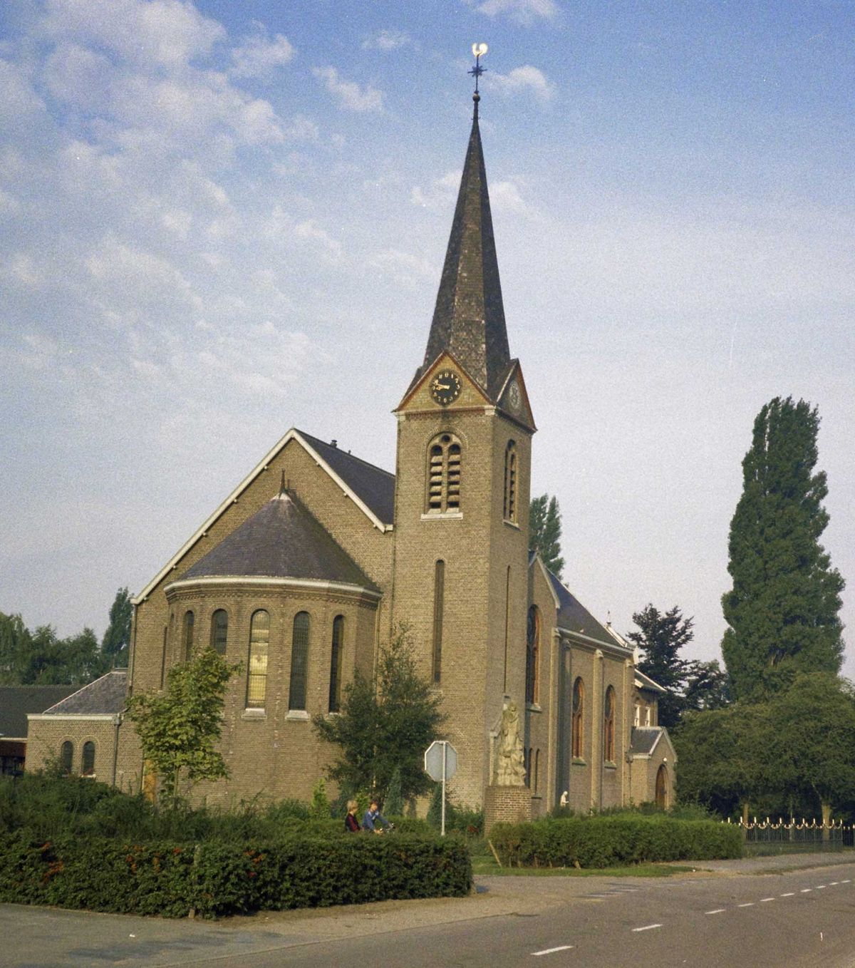 St. Anthonius van Paduakerk in Loosbroek (foto: A.H. van der Stappen, 1982; coll. BHIC 1699-000186)
