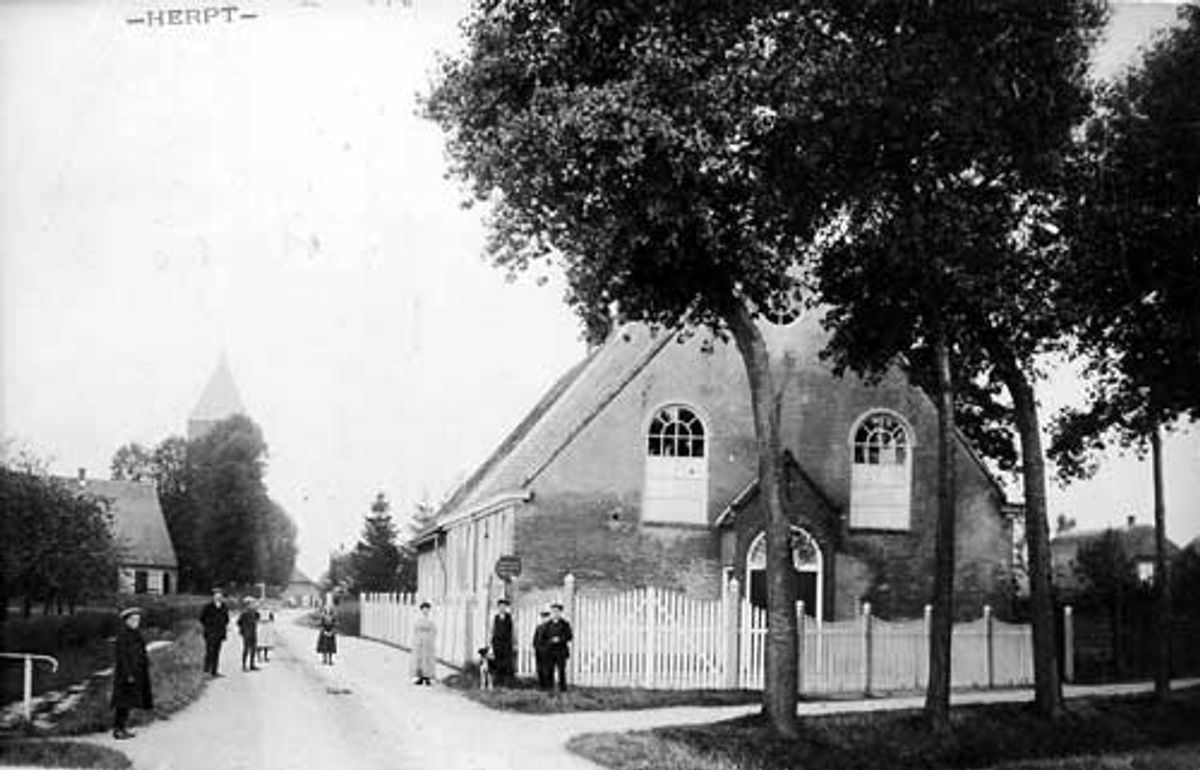 Herpt, Ansichtkaart van de schuurkerk in Herpt. Het is een uitgave van A. Fitters uit herpt (Salha, Fitters, hsd06977)