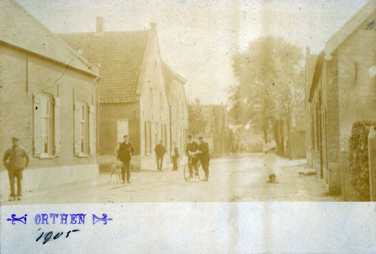 In 1905 maakte een rondreizend fotograaf foto's van het dorp Orthen (coll. Heemkundekring Orthense Schaar)