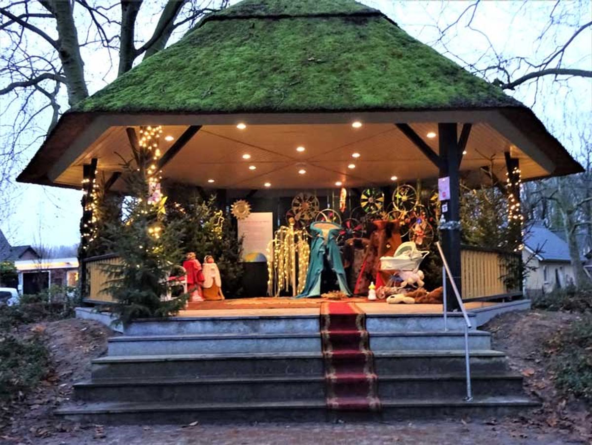 Kerststal in de kiosk in Gemonde