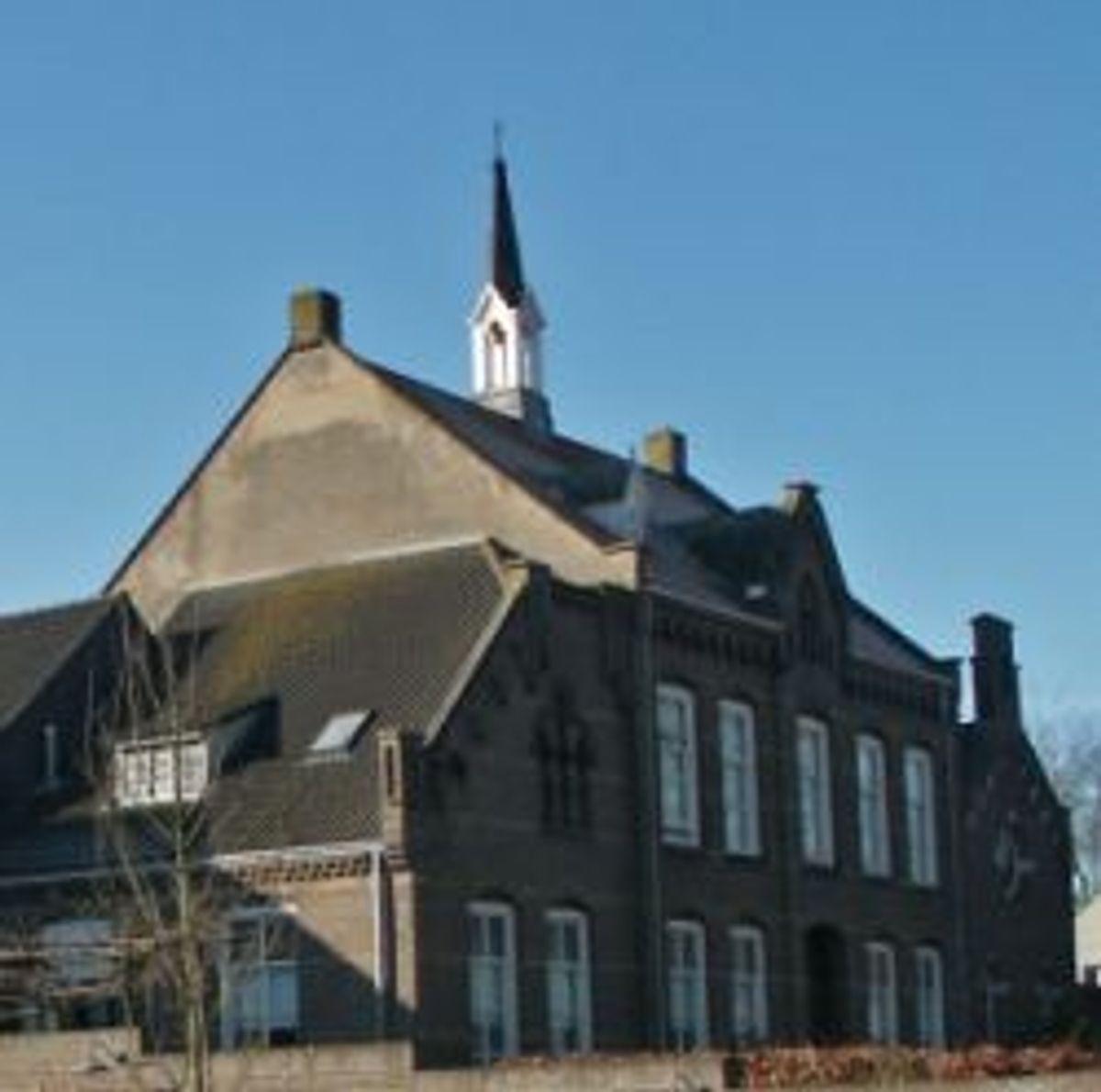 Het oude klooster in Lithoijen