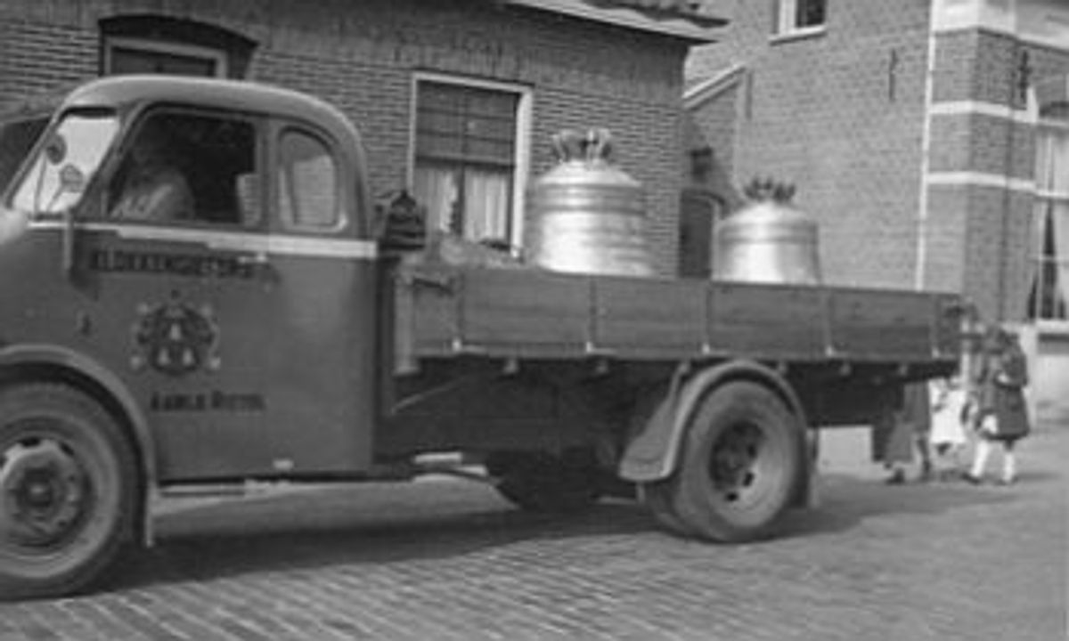 Uden, 1949: nieuwe luidklokken uit Aarle-Rixtel