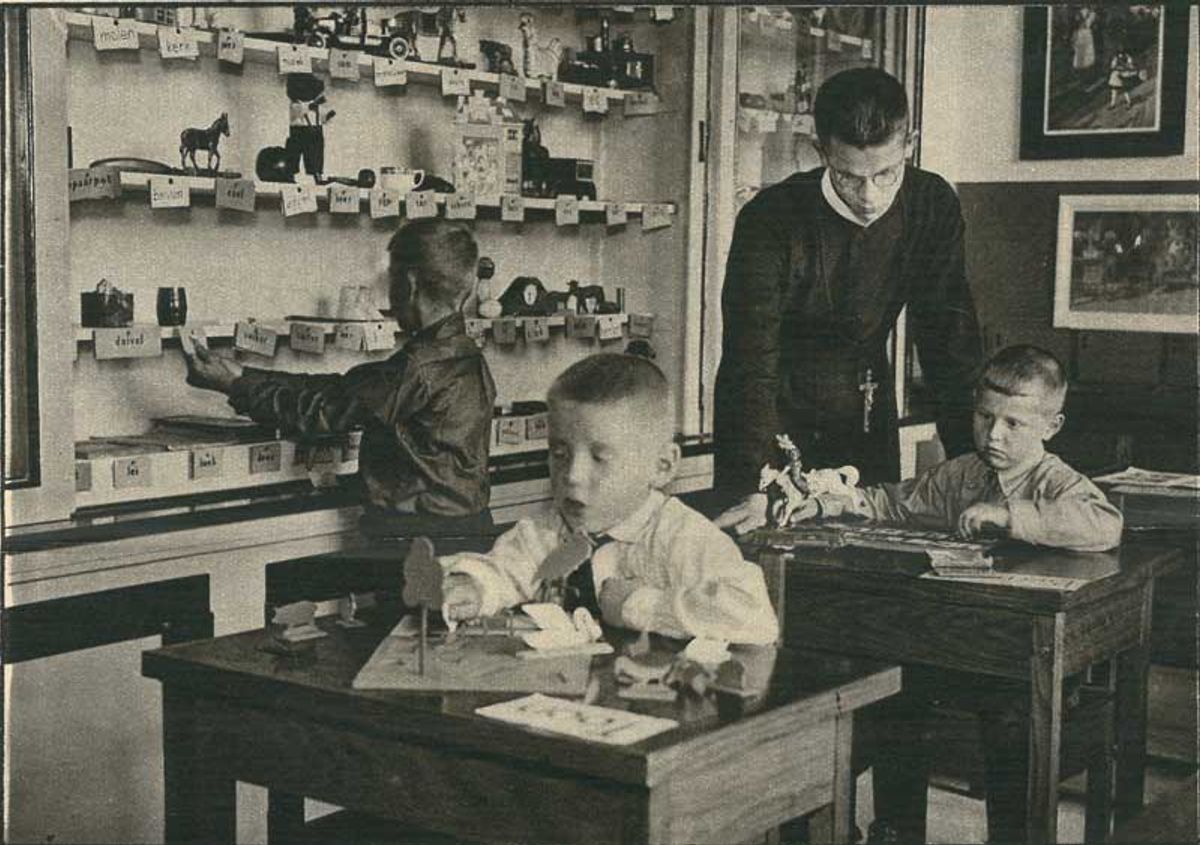 In de klas (bron: Katholieke Illustratie, 1933)