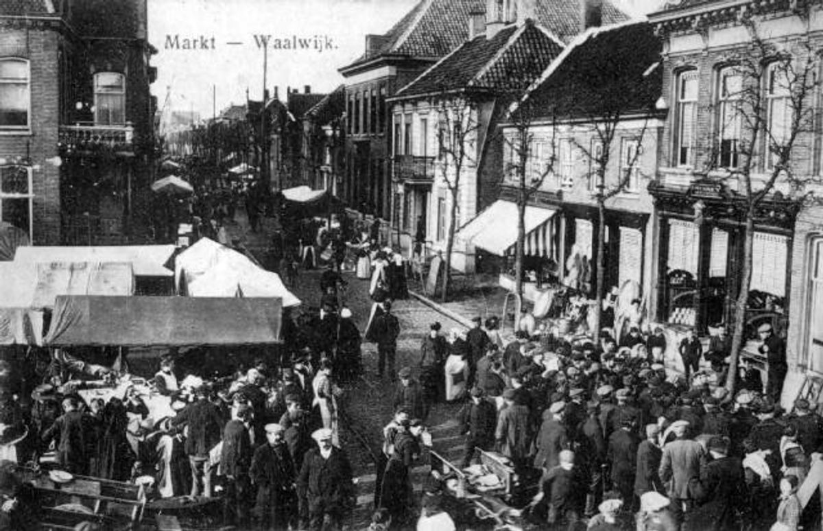 Waalwijk, Foto gemaakt op een marktdag in Waalwijk