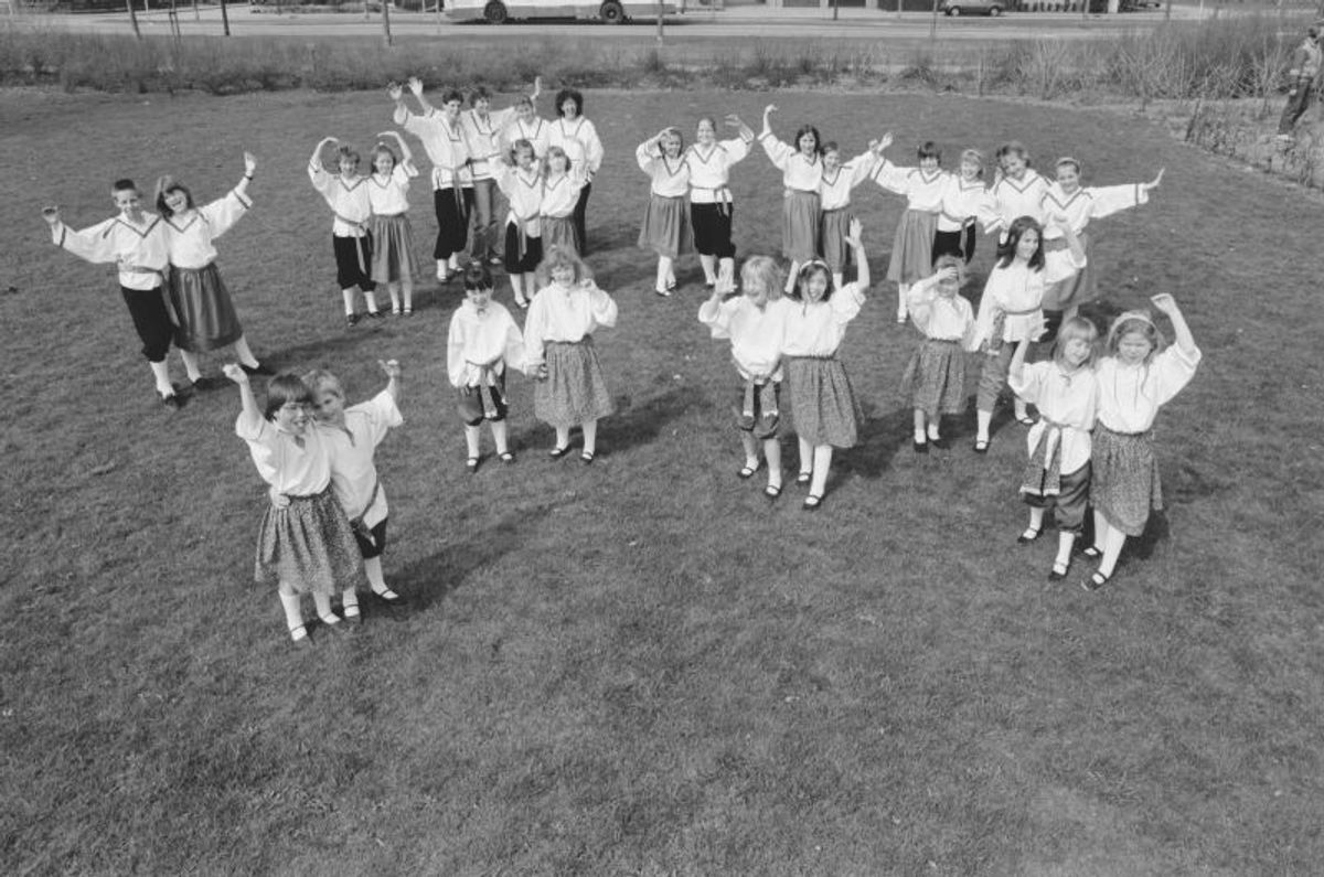 Vrolijke dansgroep uit Escharen
