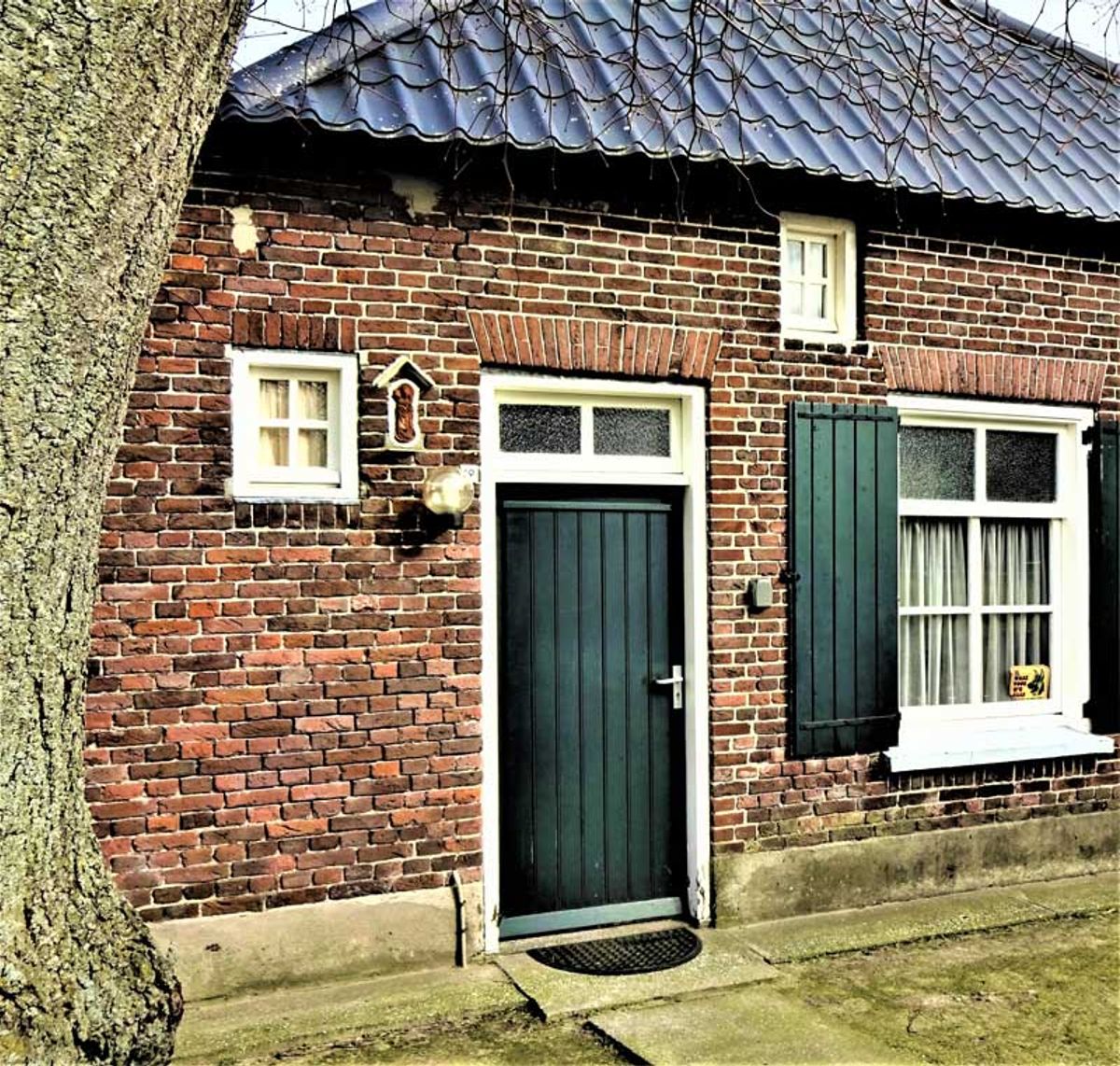 Terracotta beeldje van O.L. Vrouw ter Linde in Uden (foto: Rini de Groot, 2021)