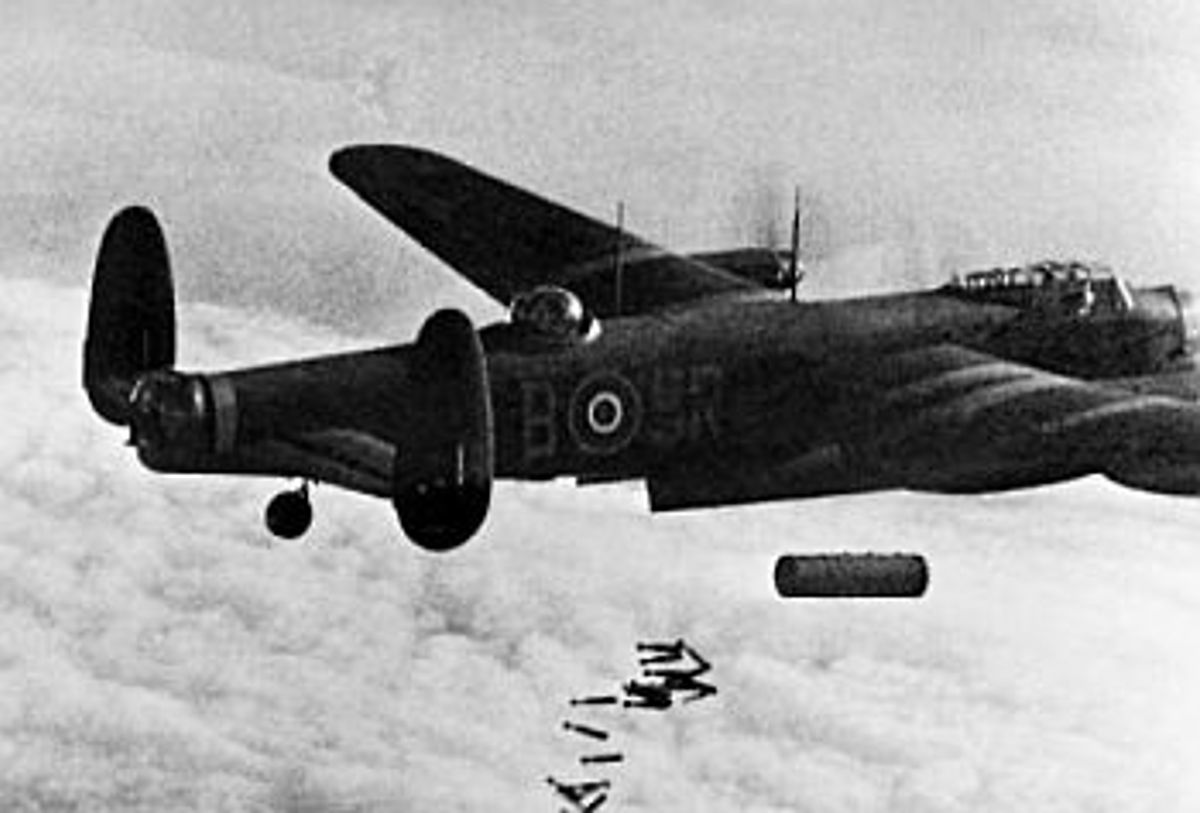 Avro Lancaster van 101 sq; antennes zichtbaar tussen cockpit en geschutskoepel