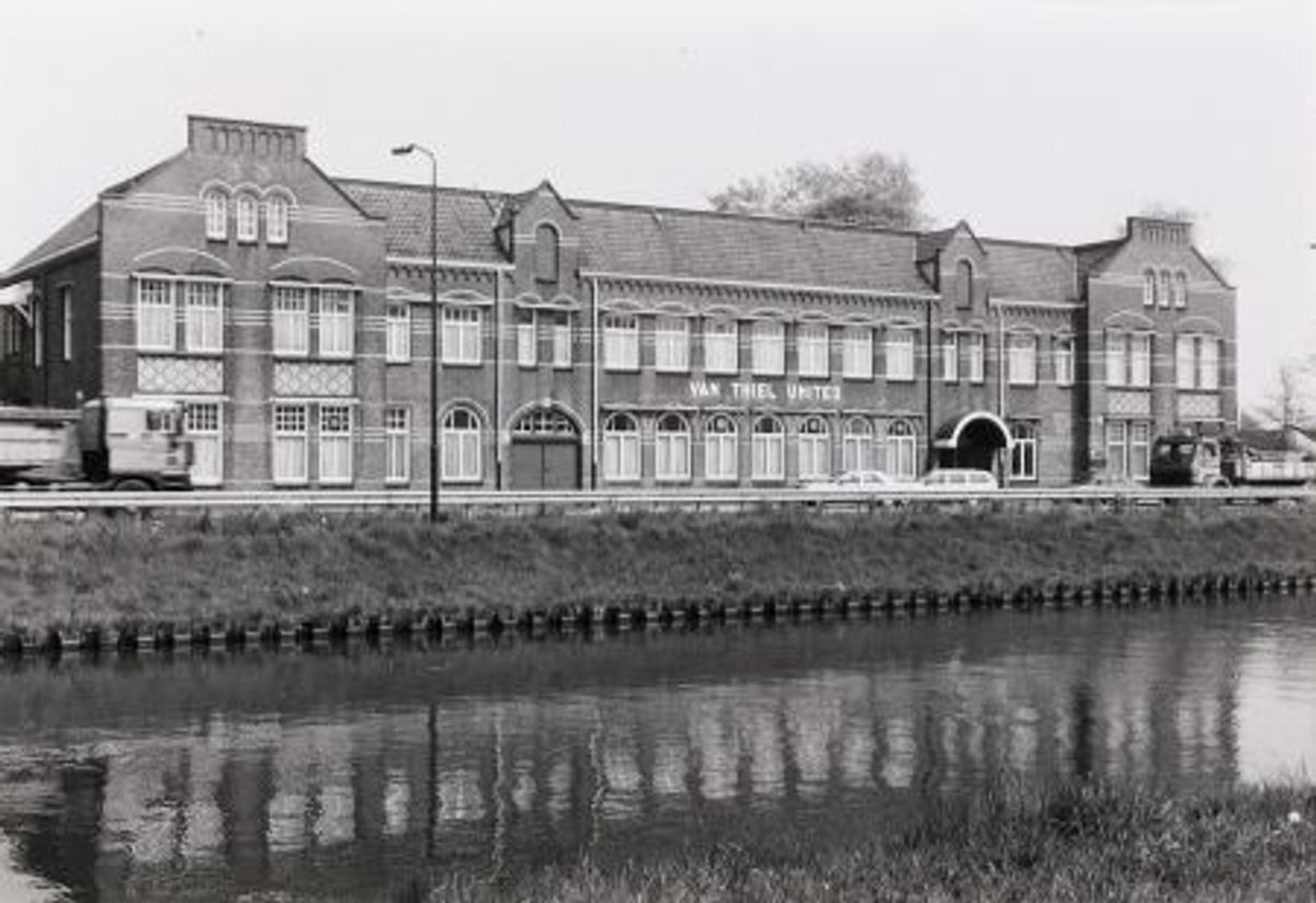 De klinknagelfabriek van Van Thiel (Collectie PNB, 1989)