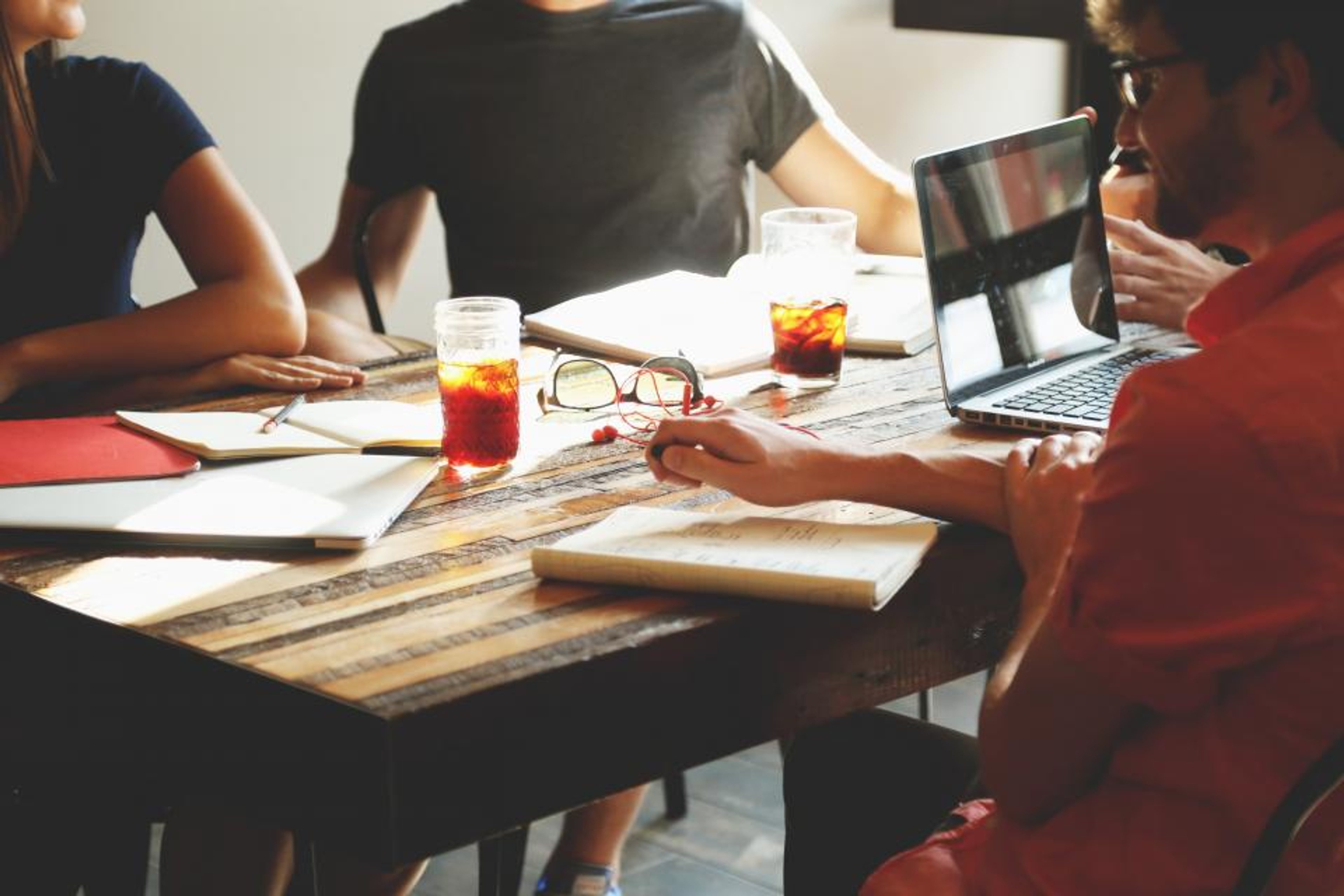 IT support team planning service improvements around laptops and notes in a business office