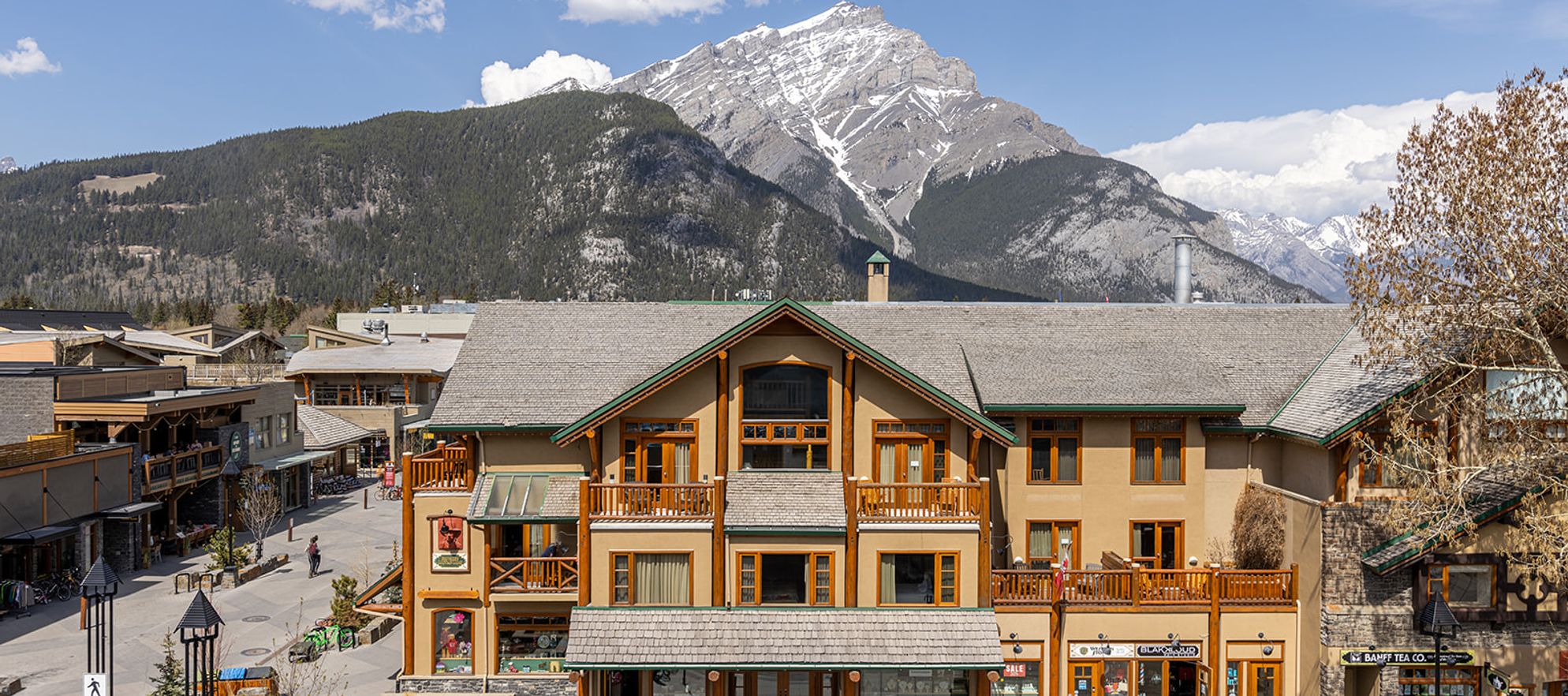 Brewster's Mountain Lodge in Summer