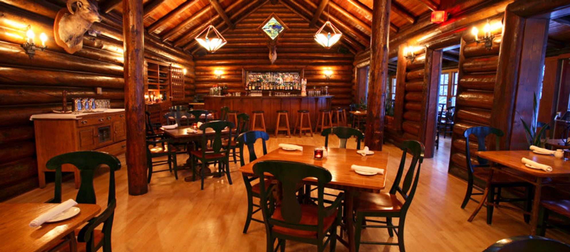 Caribou Lounge - Deer Lodge