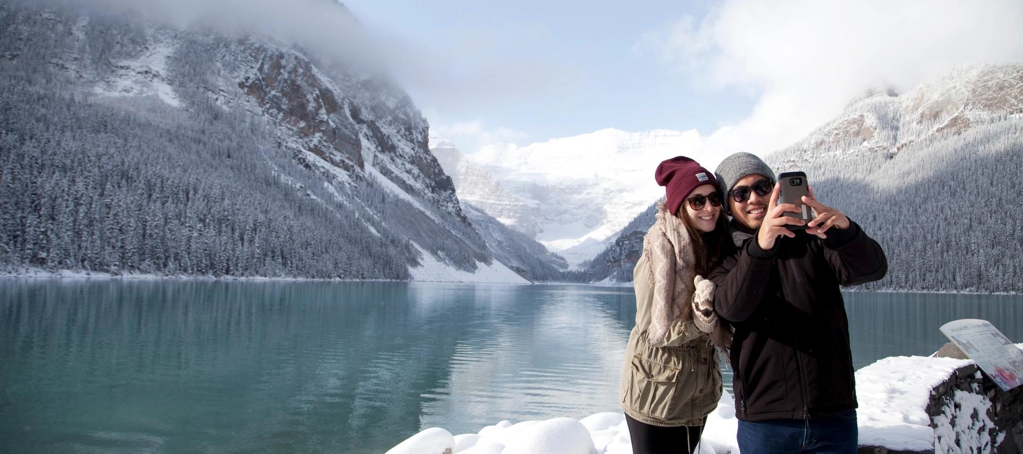 Couple_Lake_Louise_WInter