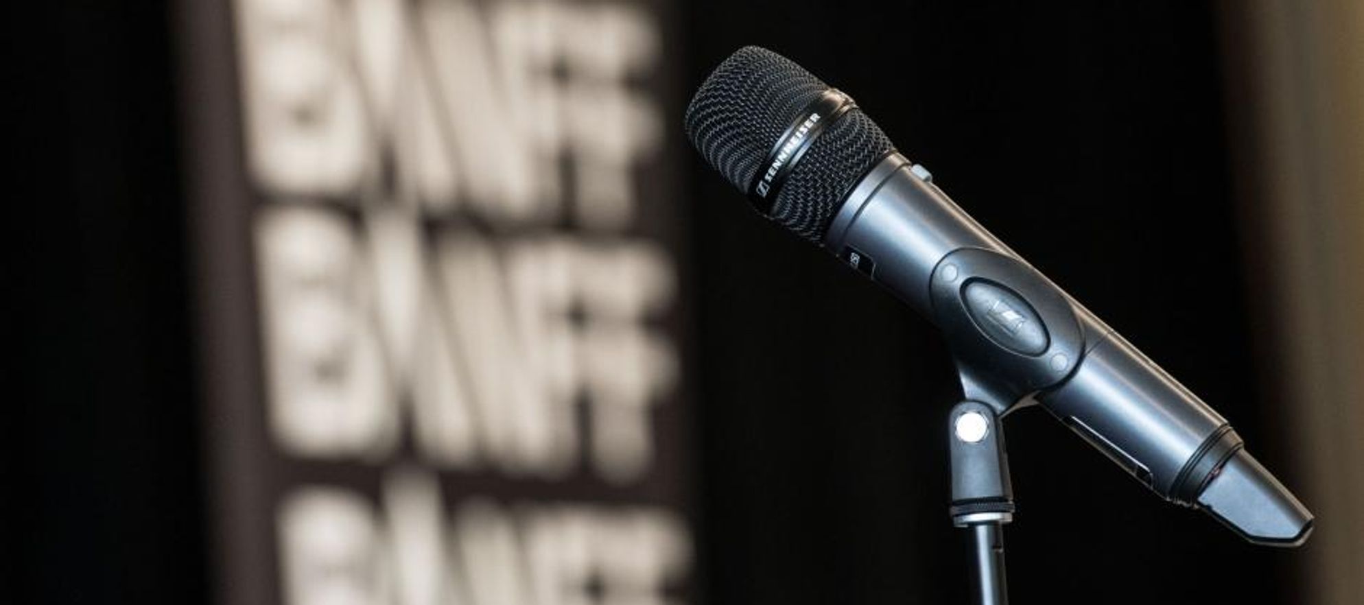 Graphic Novels and Visual Narrative: Open Readings