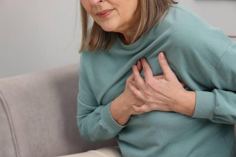 fausse-angine-de-poitrine-stress