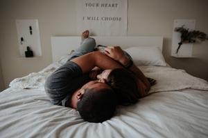 est-il-normal-de-se-masturber-en-couple