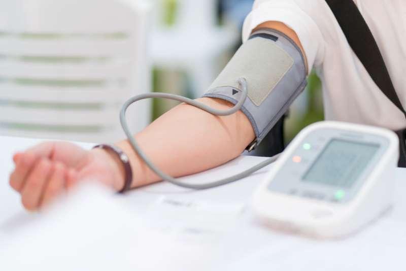 oreille-qui-siffle-hypertension