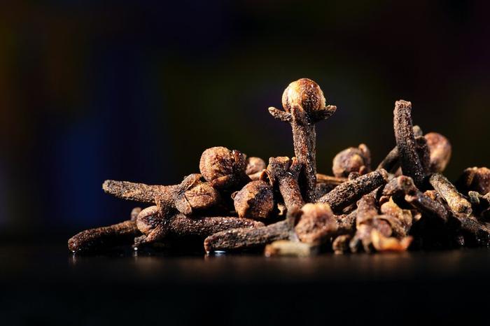 le-clou-de-girofle-at-il-des-proprietes-aphrodisiaques