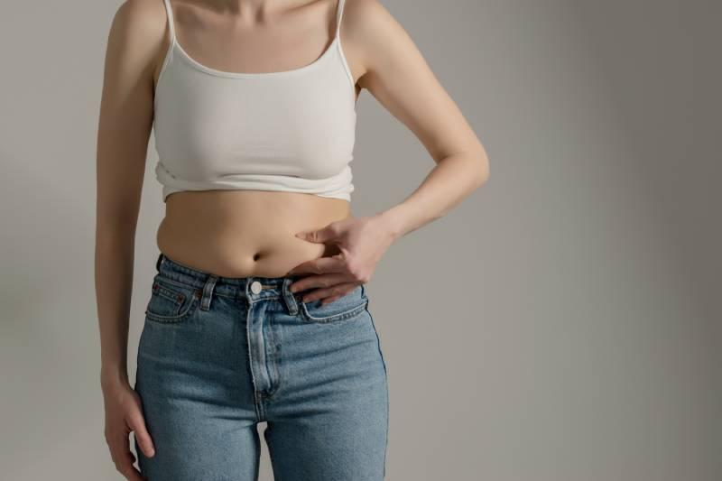 graisse-abdominale-femme-causes