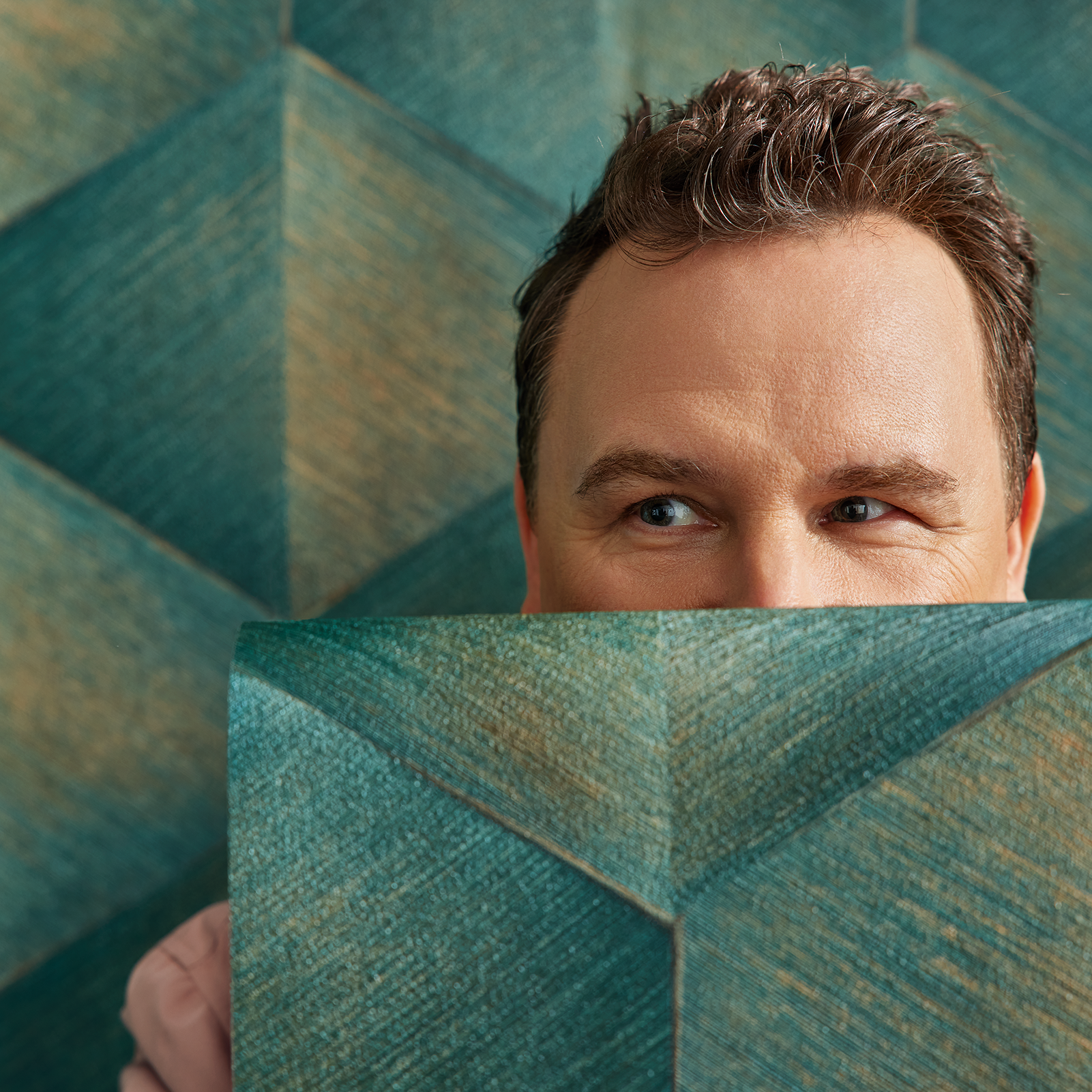 Erismann Tapetenshooting mit Guido Maria Kretschmer