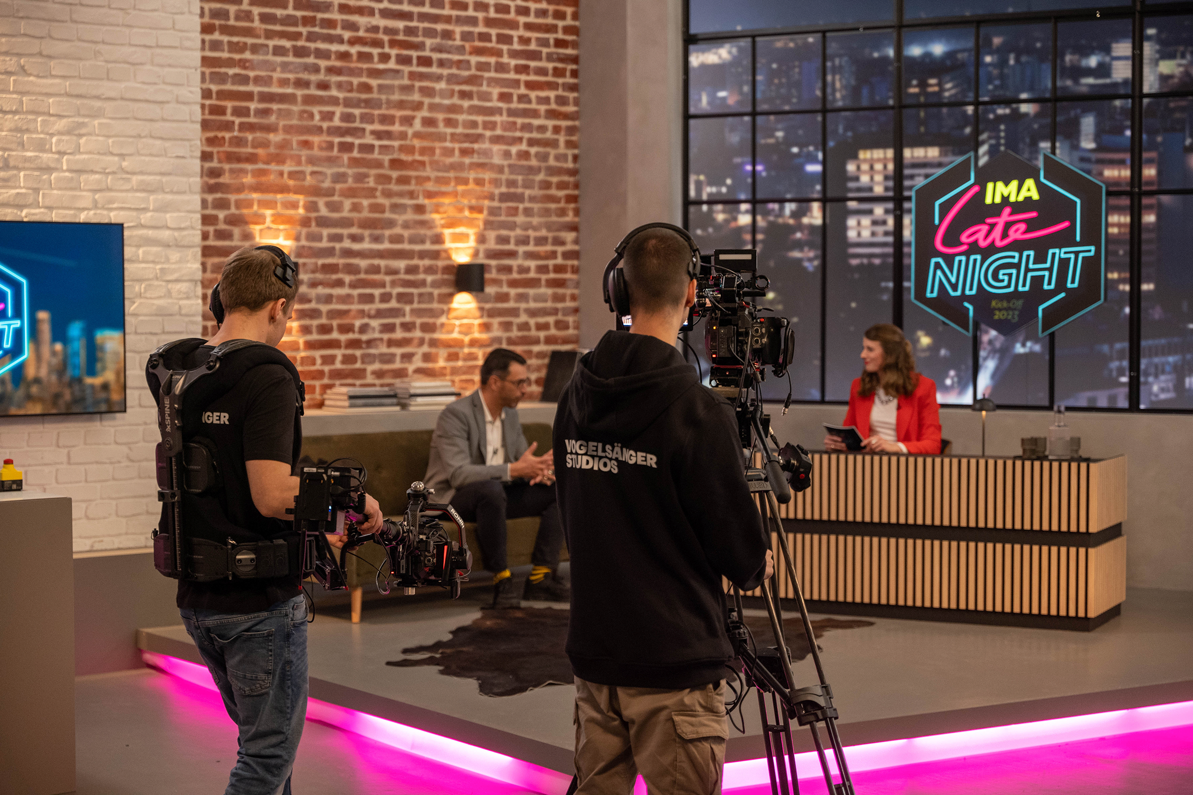 MORNING- & LATE-NIGHT-SHOW - PHOENIX CONTACT