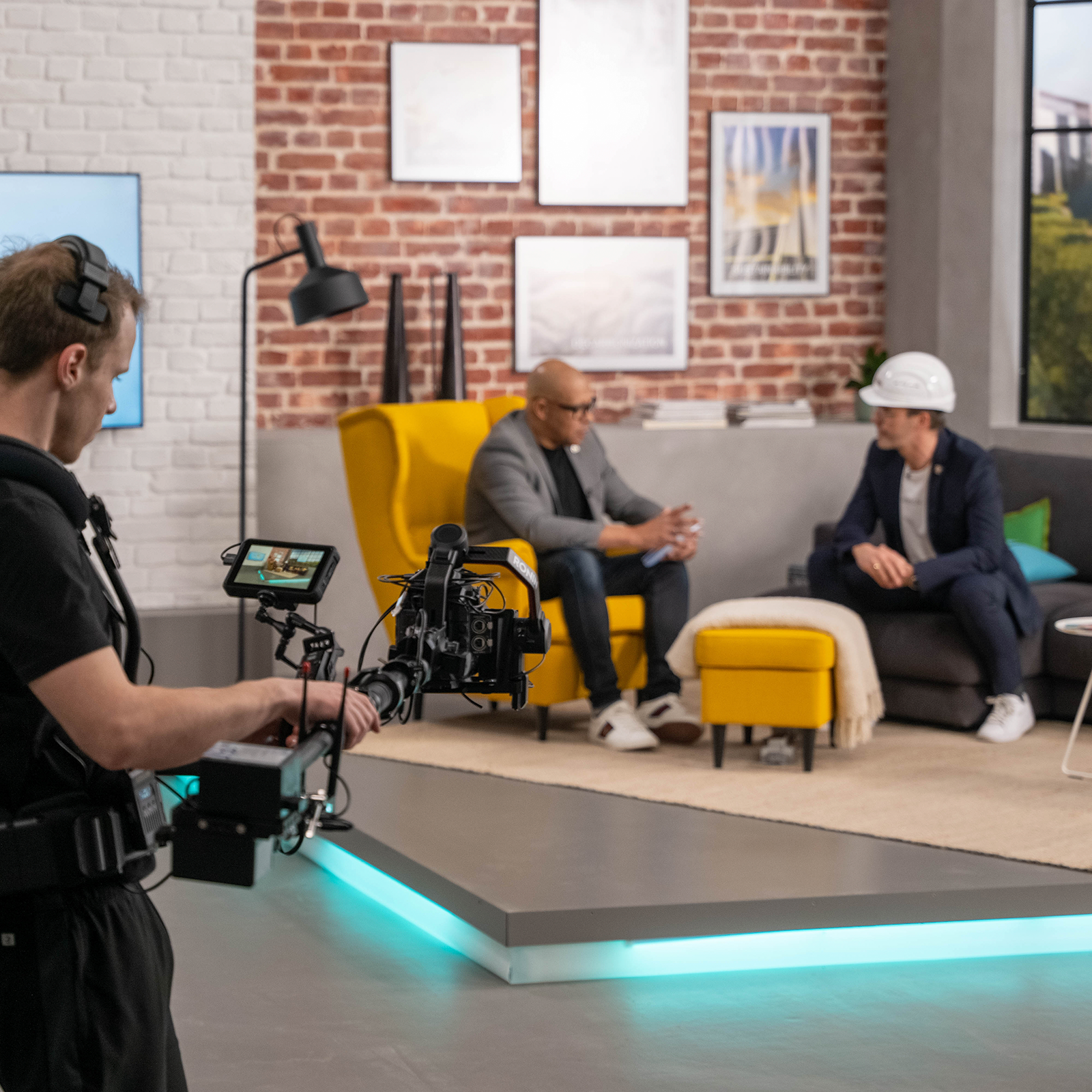 MORNING- & LATE-NIGHT-SHOW - PHOENIX CONTACT