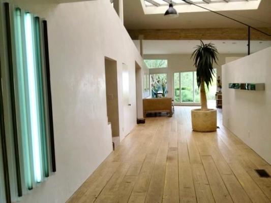 Heather Flow. Flow Advisory. Collecting artwork. How to collect art. Art advisor. Art consultant. Art Installation. Private art collection. 