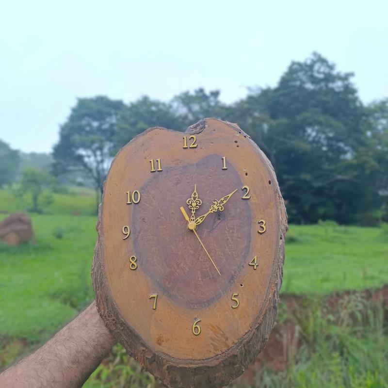 Relógio de madeira 