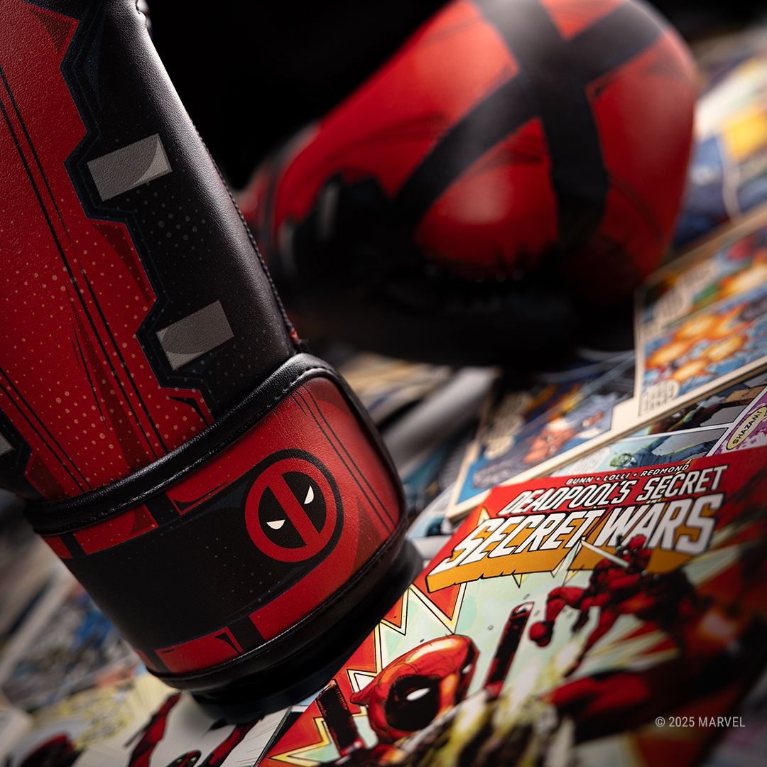 Marvel’s Classic Deadpool Boxing Gloves - Image 6