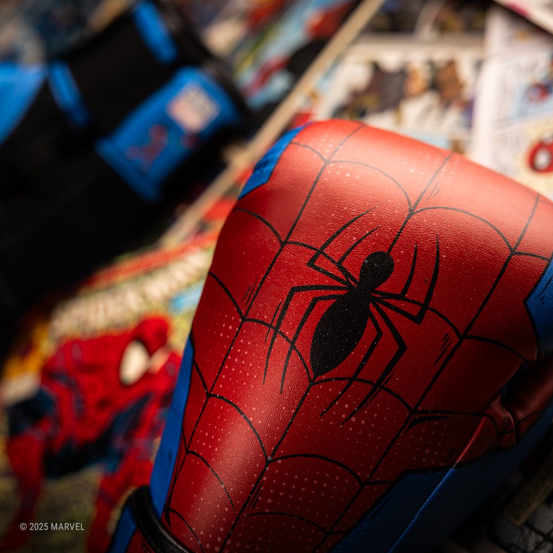 Marvel’s Classic Spider-Man Boxing Gloves - Image 6