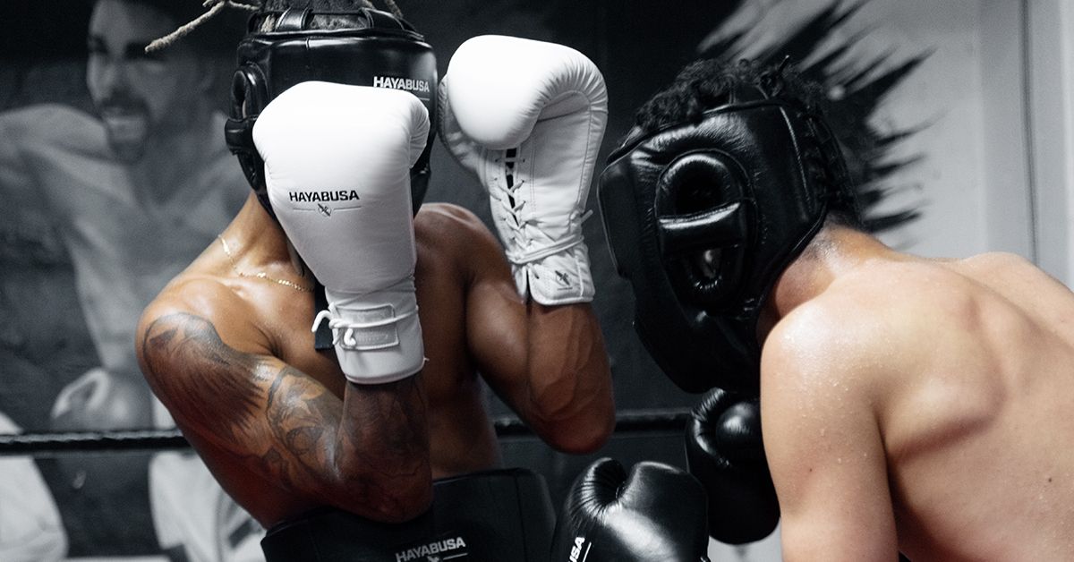 Muay Thai Gloves vs Boxing Gloves: Key Differences in Weight & Padding