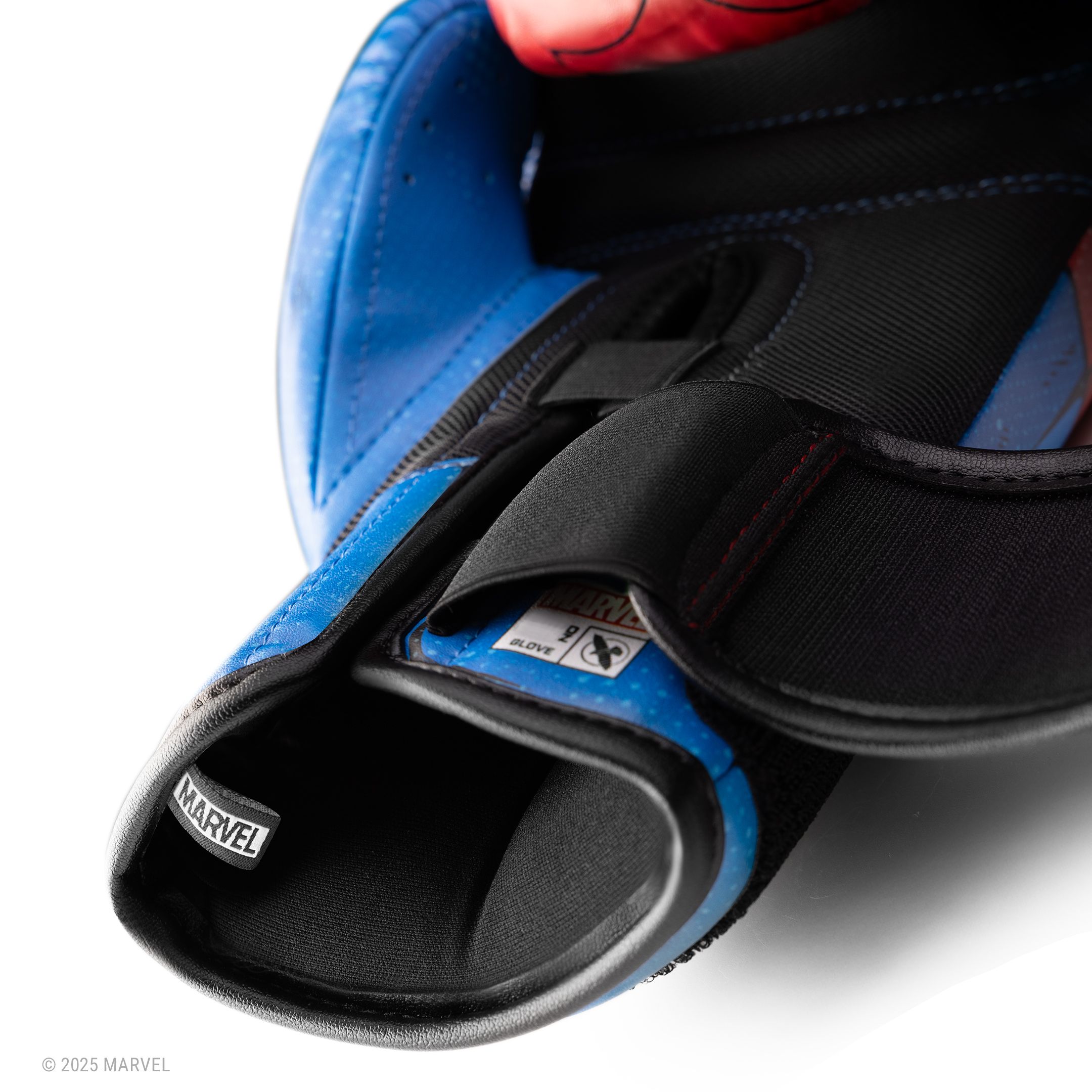 Marvel’s Classic Spider-Man Boxing Gloves - Image 3